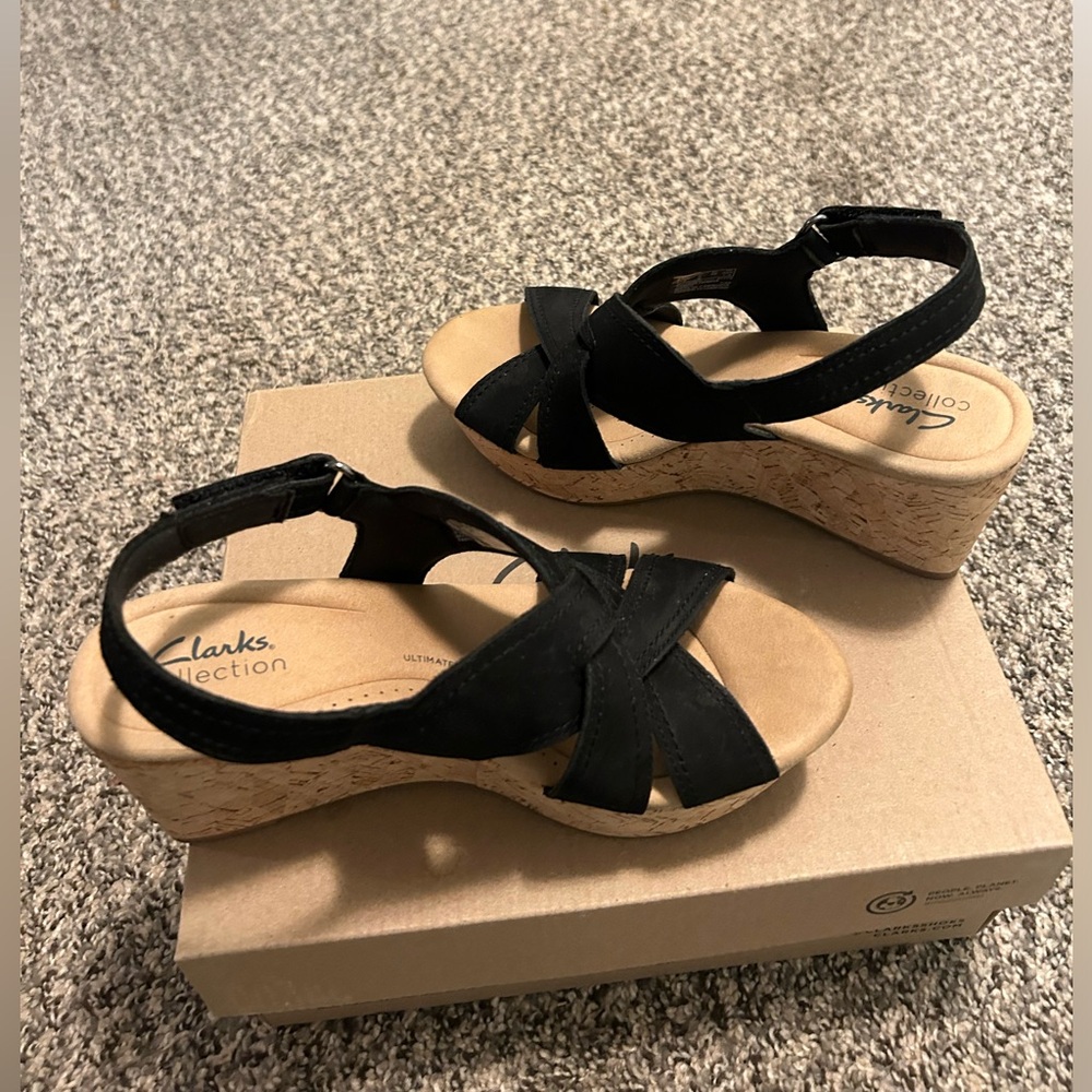 Clarks collection wedge sandal in size 6